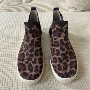 Rothy’s Chelsea ankle boots size 8.5 leopard